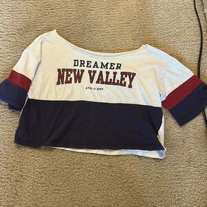 Baggy off-the-shoulder cropped shirt